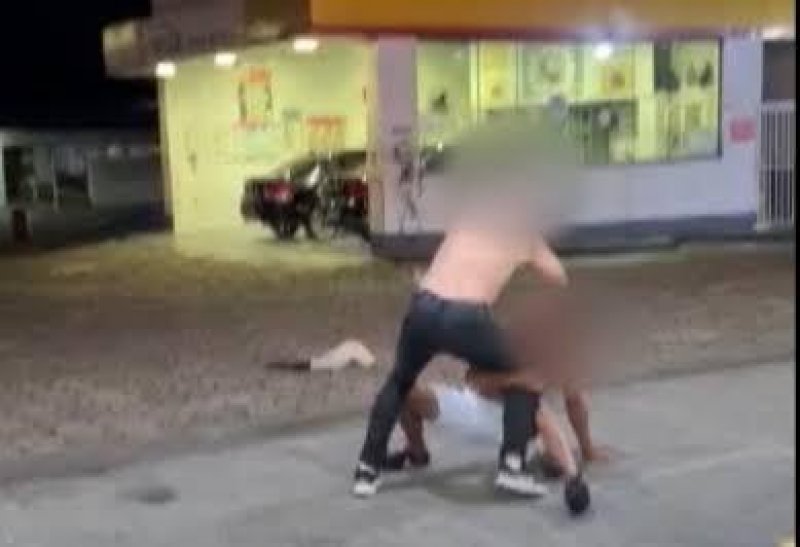 Rapaz é atacado a pauladas e socos pelo companheiro enciumado, em Porto Velho