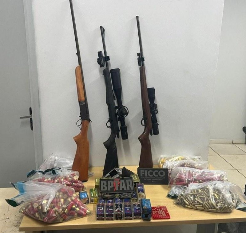 FICCO realiza duas prisões por porte de arma de fogo, em RO