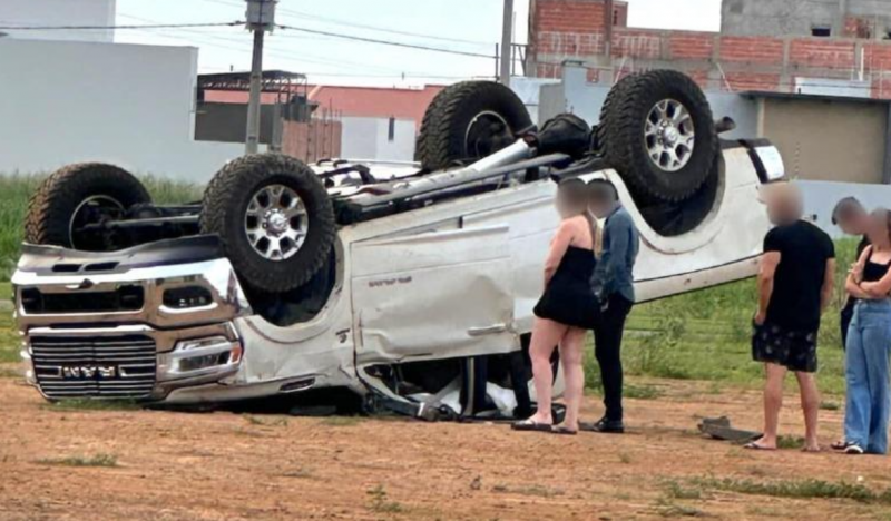 Prejuízo: Homem pega Dodge Ram emprestada e capota no MT 