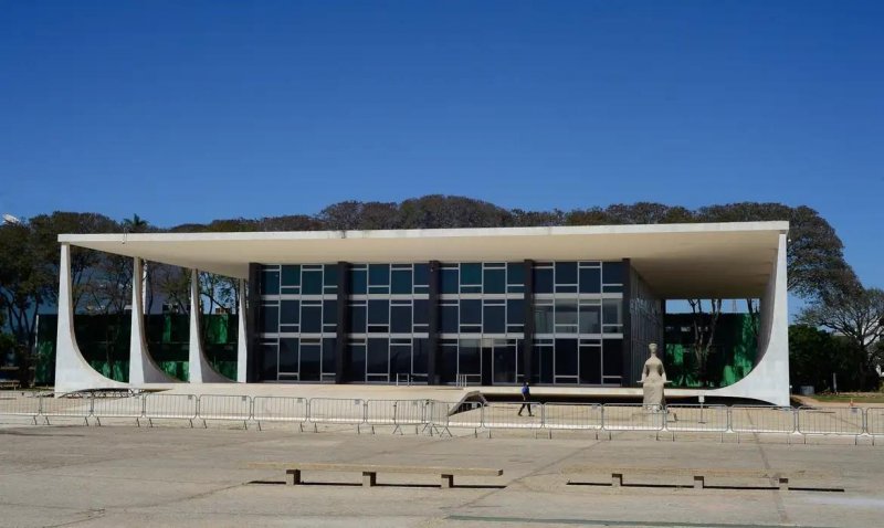 Homem é preso após tentativa de invasão no STF