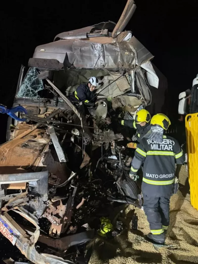 Acidente envolvendo 6 carretas deixa um morto na BR-364 em MT