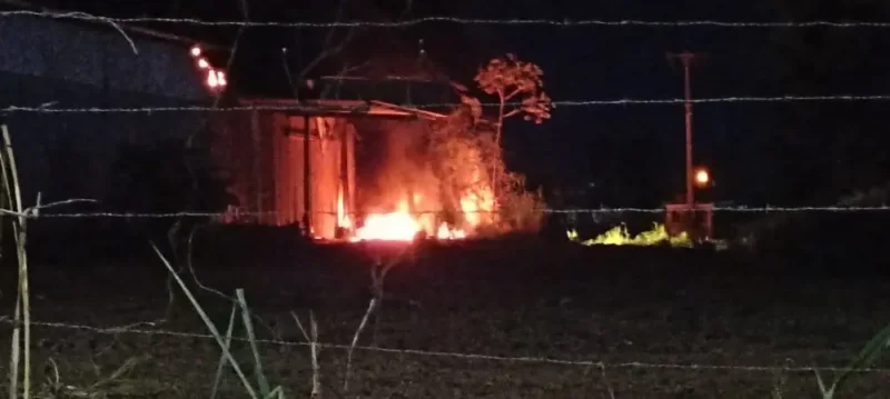 Incêndio de grandes proporções atinge antiga Cibrazem, em Rolim de Moura