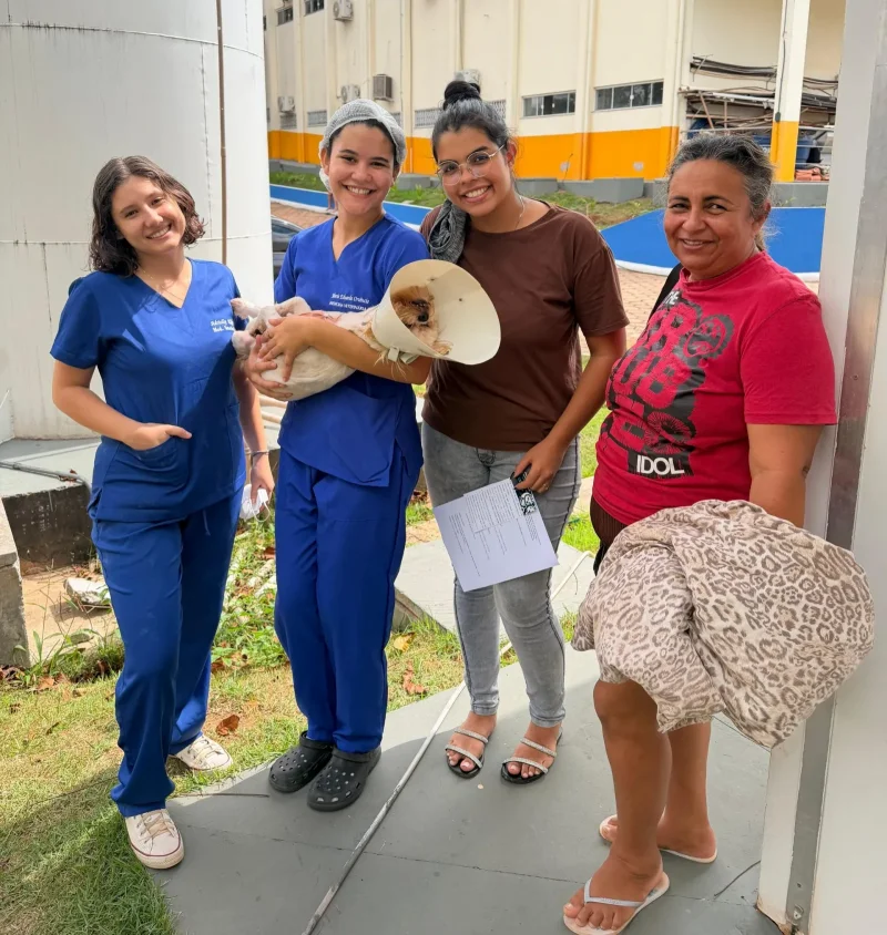 Ação gratuita do curso de Medicina Veterinária beneficiou tutores de baixa renda e animais errantes.