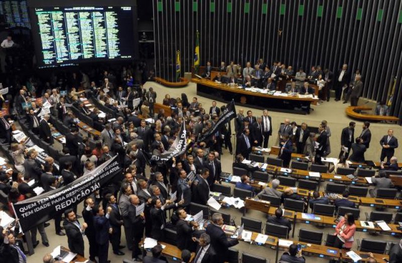Confira as principais propostas aprovadas pela Câmara dos Deputados em 2015