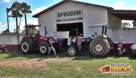 Associados da linha 188 recebem trator