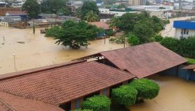 Chuva de mais de 12h alaga ruas e causa estragos em Ji-Paraná
