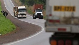 Comissão aprova proposta que impede ultrapassagem de veículos de grande porte...
