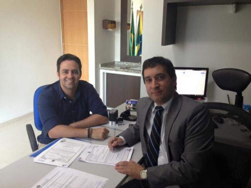 Léo Moraes comemora convocação de aprovados em concurso público para DPE