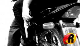 Mulher é assaltada na frente de casa em Rolim de Moura e bandidos levam R$ 5...