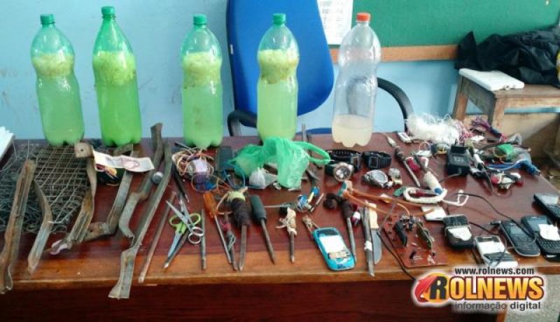 Operação policial encontra aparelhos celulares dentro do presídio de Rolim de Moura