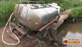 Caminhão Leiteiro cai em ponte da linha 188 sul, em Rolim de Moura