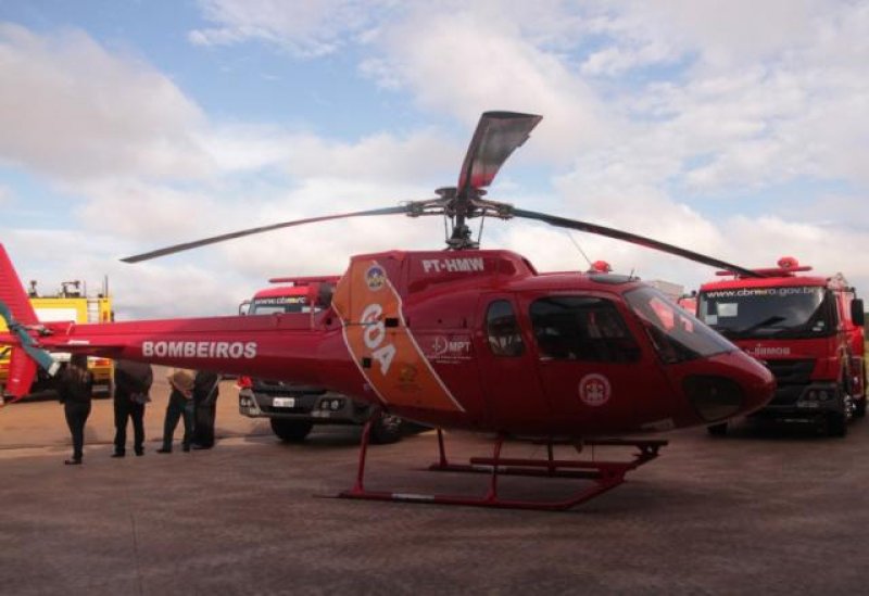 Corpo de Bombeiros de Rondônia recebe um helicóptero para resgate e 14 veículos