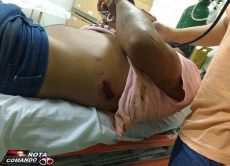 Em briga generalizada, no Carnaval de São Francisco, homem tenta agredir policial e acaba baleado