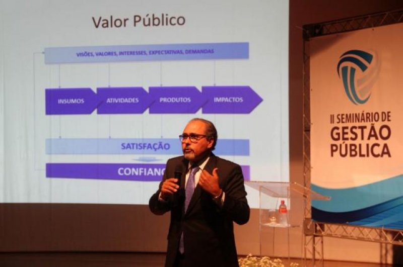 Estrutura do estado será híbrida no futuro, diz especialista em administração