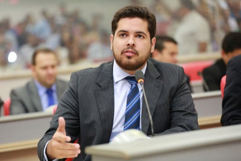 Jean Oliveira entrega 40 mil mudas de café a agricultores em União Bandeirante