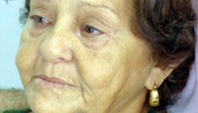 Mãe do piloto Marlon espera resgate do filho com vida