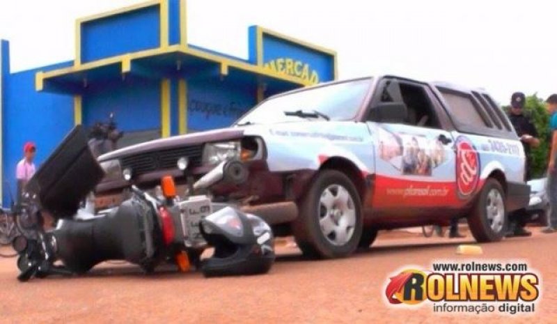 Moto e veículo Saveiro colidem no bairro São Cristóvão, em Rolim de Moura