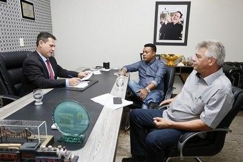 Presidente da Assembleia assina carta para Cacoal receber selo verde