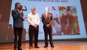 Raupp participa de homenagem a desportista