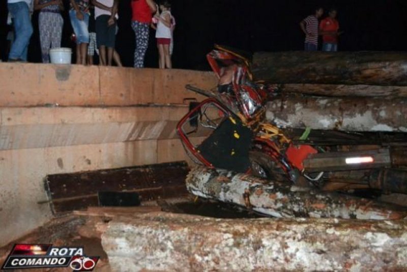 São Francisco: Caminhão toreiro bate violentamente contra ponte; motorista morreu no local