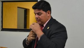 Vereador Diego Tassi cobra cumprimento da Lei Municipal que trata da Lingua...