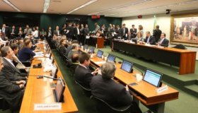 Comissão do impeachment tem mais acusações que Dilma, diz jornal americano