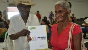 Famílias de Pimenta Bueno recebem títulos definitivos de imóveis por meio do...