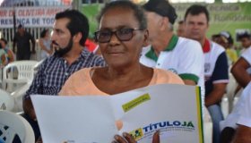 Famílias de Santa Luzia do Oeste recebem do governo estadual documentação de...