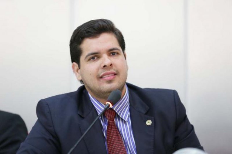 Jean Oliveira parabeniza as mulheres no seu Dia Internacional