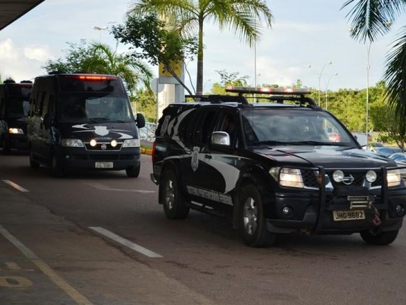 Líderes de facção transferidos do RN chegam a Rondônia em avião da PF