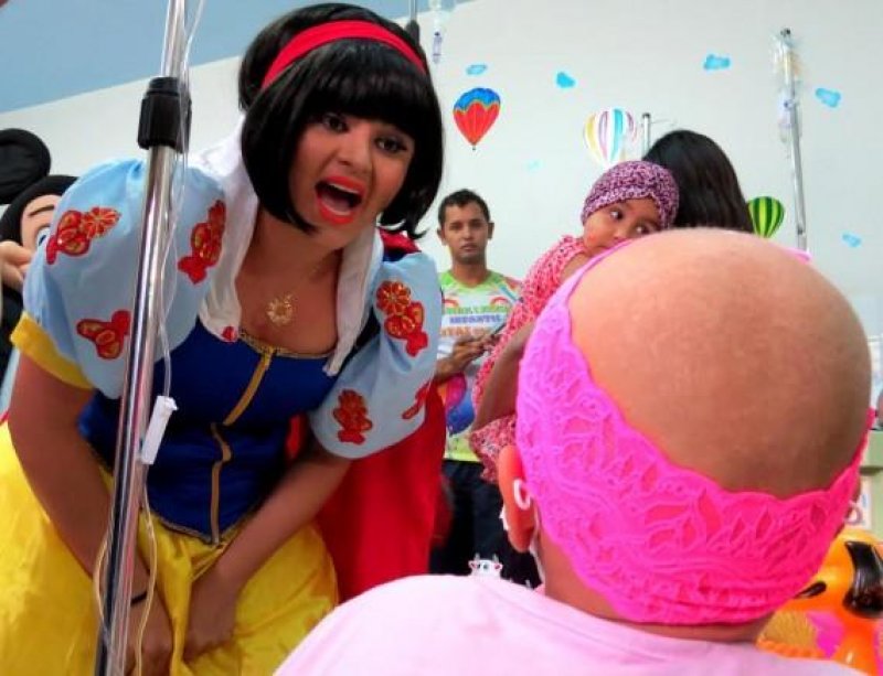Personagens infantis alegram festa da páscoa no setor de oncologia pediátrica do Hospital de Base em Porto Velho