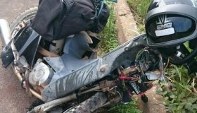 Piloto morre após bater motocicleta de frente com carro na BR 364