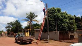 Prefeitura inicia manutenção da iluminação pública em Rolim de Moura