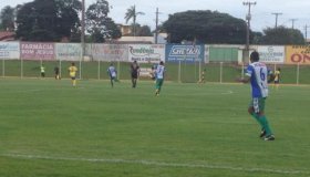 Quase sem reservas, Ariquemes bate Rolim por 2 a 0 e sobe na tabela