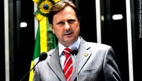Acir diz que ainda não se decidiu sobre impeachment