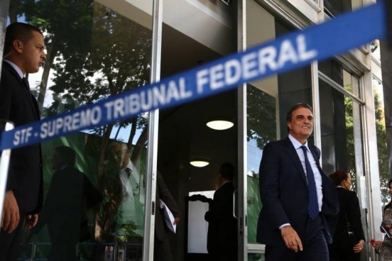 AGU pede que STF barre votação do impeachment na Câmara no domingo