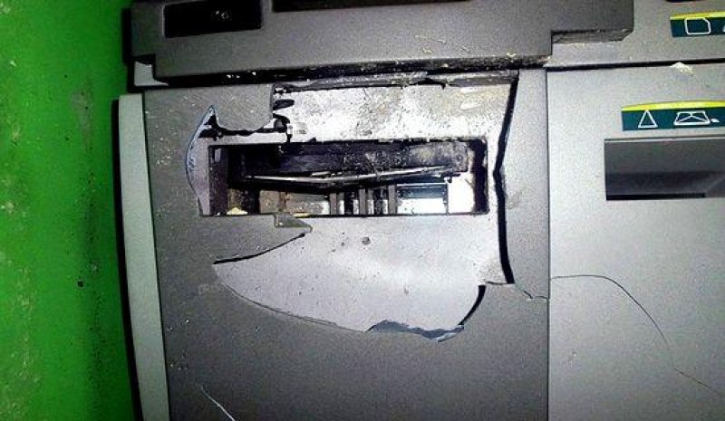 Bandidos explodem caixa eletrônico em Ouro Preto e fogem sem levar dinheiro