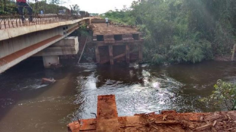 BR-429:DNIT retira ponte de madeira que liga São Francisco a Costa Marques