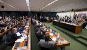Câmara agenda votação do impeachment: domingo às 14h