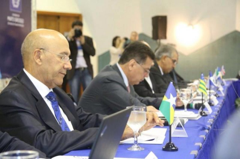 Cooperação entre estados membros de consórcio já traz benefícios para a educação de Rondônia, avalia Confúcio Moura