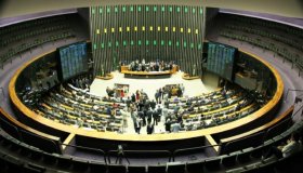 Cunha volta atrás e alterna Norte e Sul na votação do impeachment