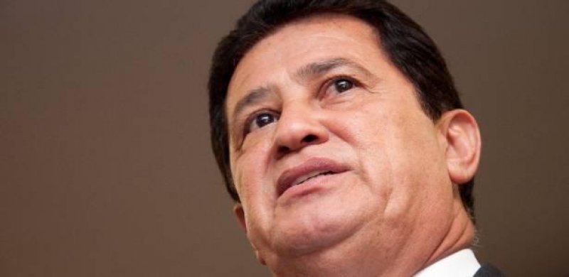 Para votar pelo impeachment de Dilma, presidente do PR renuncia ao cargo