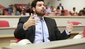 Deputado Jean Oliveira solicita instalação de fábrica de gelo em Cabixi