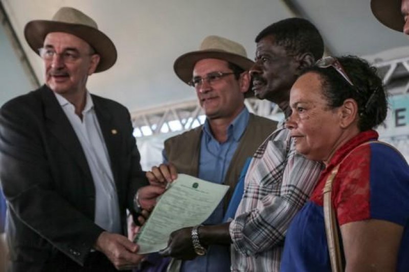 Entrega de títulos de propriedade e lançamento de selo marcam abertura da 5ª Rondônia Rural Show em Ji-Paraná