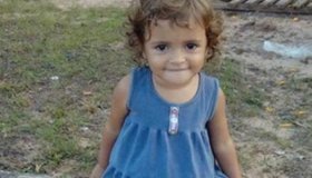 Menina morre afogada em balde enquanto mãe atendia vizinha em Chupinguaia