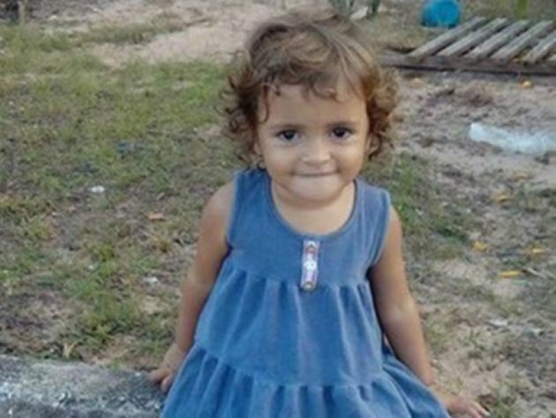 Menina morre afogada em balde enquanto mãe atendia vizinha em Chupinguaia