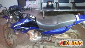 Moto furtada em Pimenta Bueno é encontrada abandonada em Cacoal