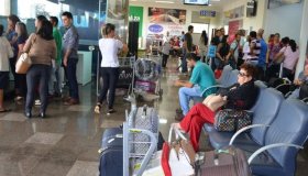 Passageiros de Rondônia que esperaram 24h por voo são colocados em ônibus