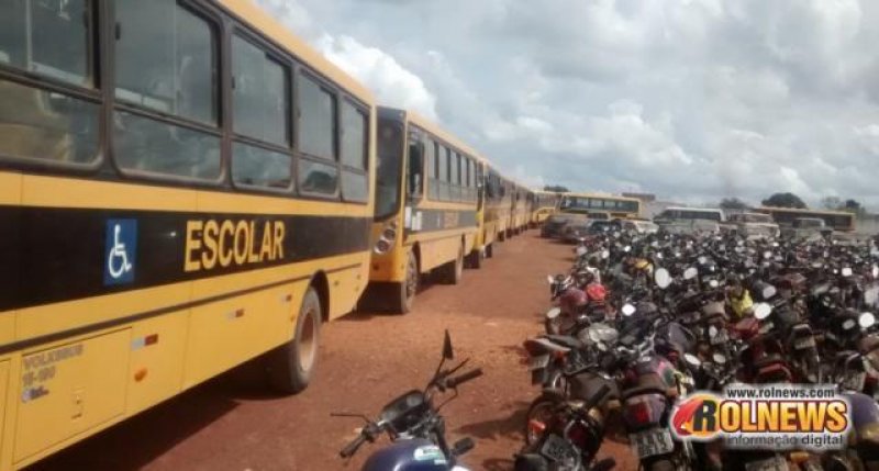 Secretaria de Educação esclarece apreensão de ônibus escolares em Rolim de Moura