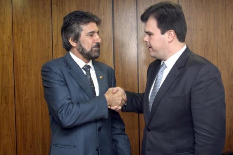 Senador Valdir Raupp pede aos novos ministros apoio para investimentos em Rondônia